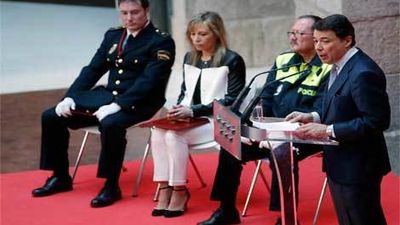 La Comunidad reconoce a 3 policías por su "heroísmo" y "generosidad"