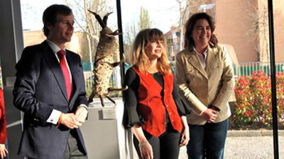 El alcalde de Boadilla inauguró este fin de semana la exposición de la escultora Marta Santos