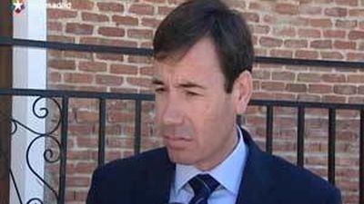 Gómez dice que es "escándaloso" dedicarse a "privatizar" la sanidad "para que ganen los privados"