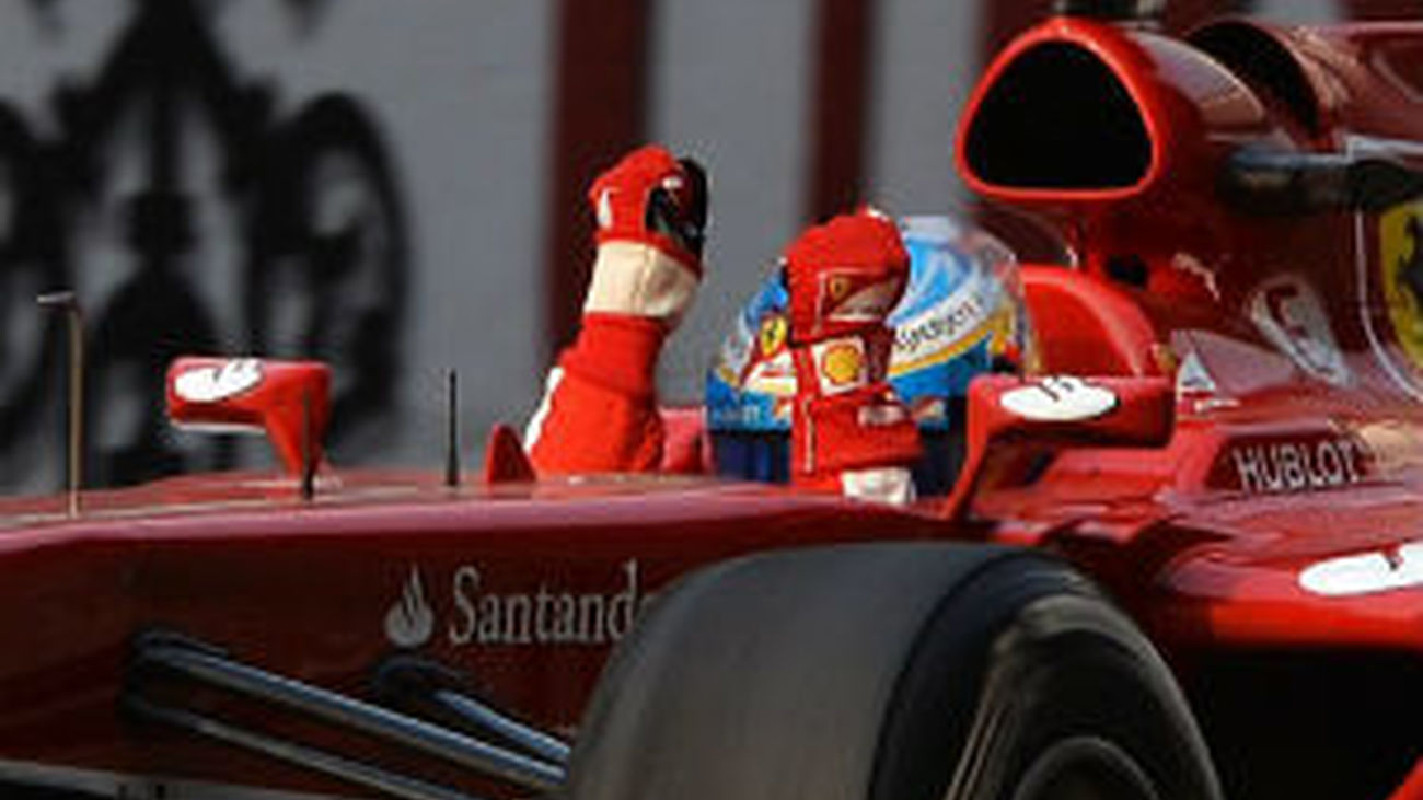 Fernando Alonso celebra un triunfo