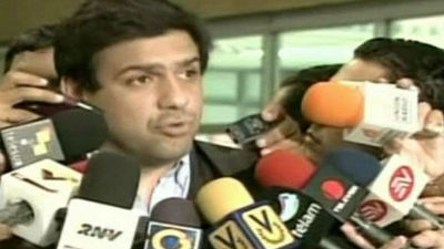 El equipo de Capriles presenta la solicitud de recuento voto a voto