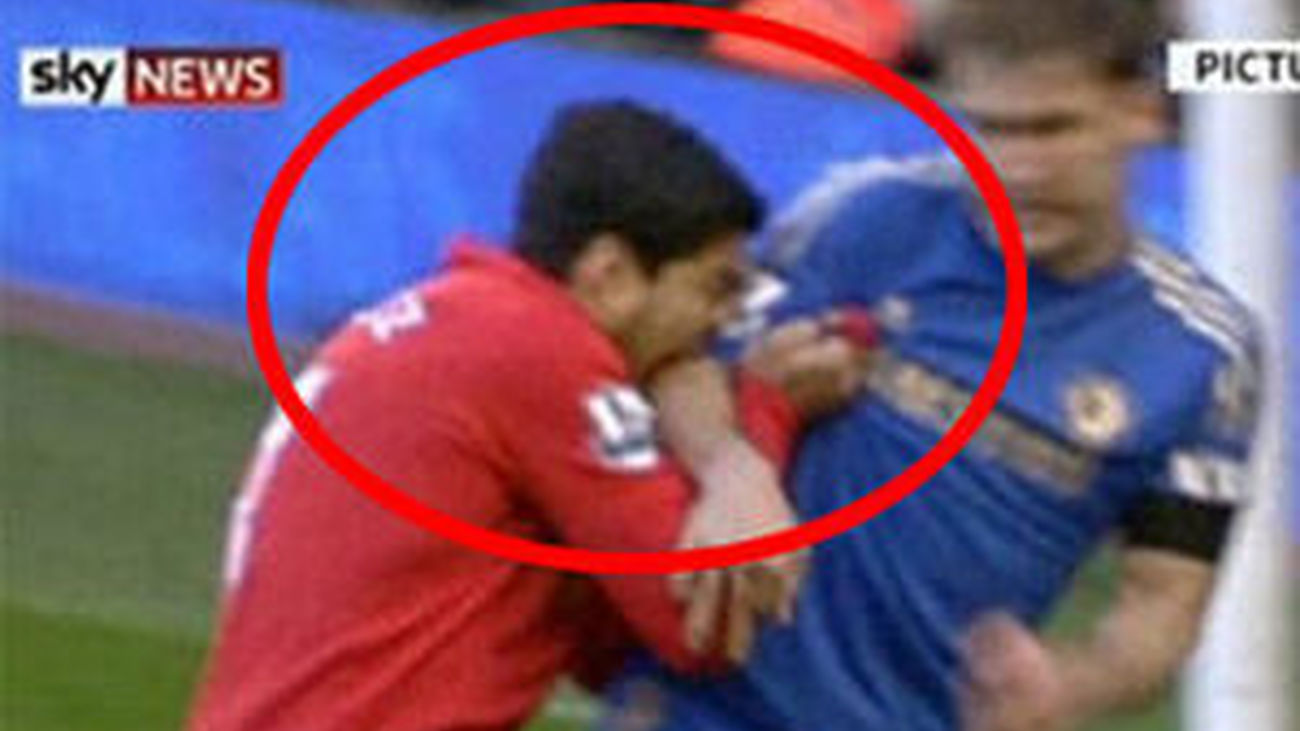 Luis Suárez, el goleador más polémico de la Premier