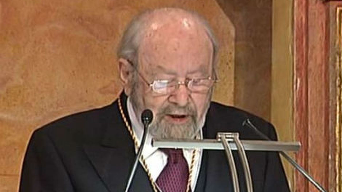 Caballero Bonald recibe el Premio Cervantes de manos del príncipe Felipe