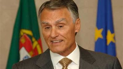 Cavaco critica los "fallos" de la troika en el aniversario de la revolución