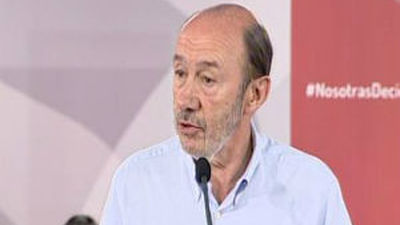 Rubalcaba: "Rajoy debe parar su disparatada reforma del aborto"