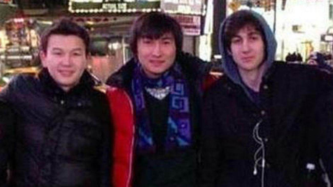 Detenidos tres estudiantes por ayudar a los dos terroristas de Boston