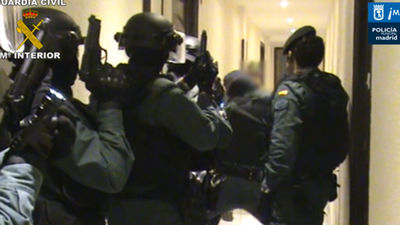 Golpe al reino de los 'Latin King' en Madrid con la detención de 23 personas