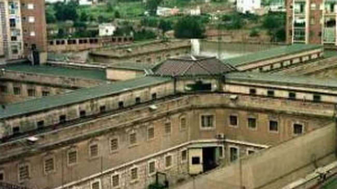 Dos presos se fugan de la cárcel  de Tarragona y otro es detenido