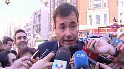 Gómez 'vota' contra la "privatización" sanitaria