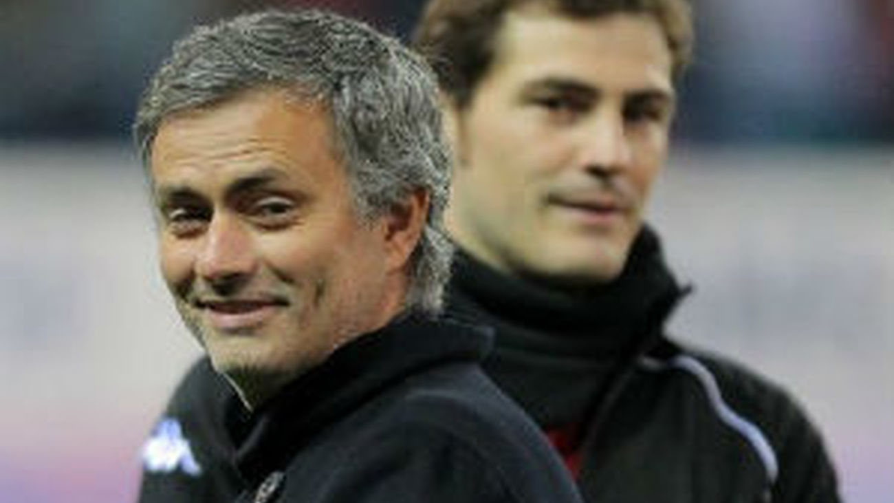 Mourinho: "Mientras yo sea entrenador del Real Madrid, va a jugar Diego López"