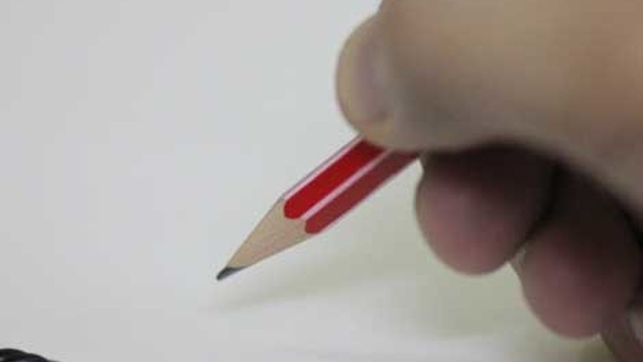 LAPIZ_470_ESCRIBIENDO