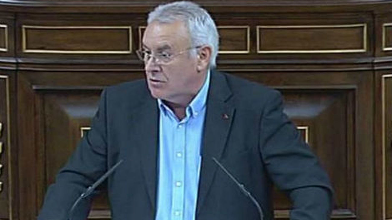 La oposición pide a Rajoy diálogo, "complot" contra Merkel y hasta su dimisión