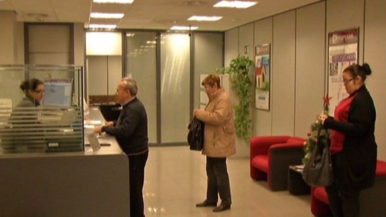 FACUA calcula que los usuarios pagan hasta 200 euros al año en comisiones bancarias