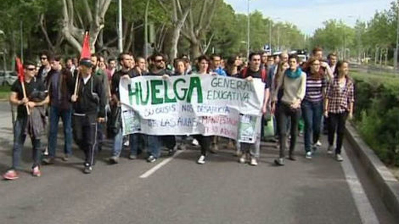 Educación cifra el seguimiento de la huelga en el 20% y los sindicatos en el 70%