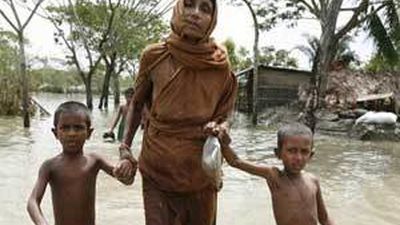 Ordenan evacuar a miles de personas en Bangladesh ante la llegada de ciclón