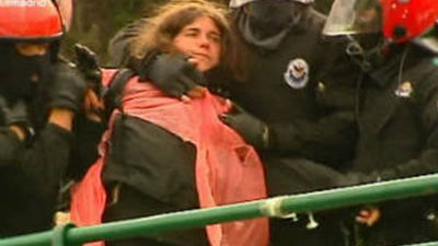 Detenida la etarra Alkorta tras el desalojo de cientos de simpatizantes
