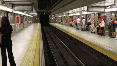 En las tripas del Metro