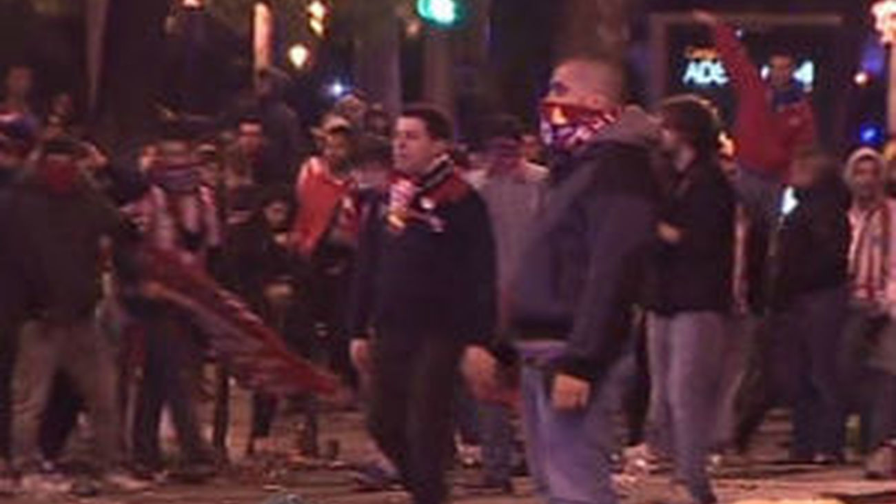 La fiesta en Neptuno acaba con carreras entre alborotadores y policías