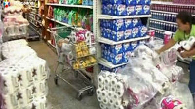 La escasez de alimentos y medicamentos golpea a una desabastecida Venezuela