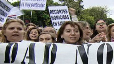 Medio millar de personas marchan en Madrid a favor del Hospital Carlos III