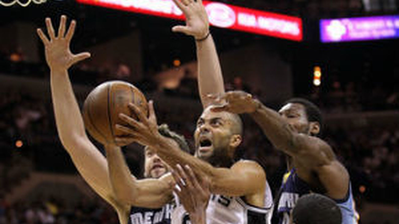 Parker y Spurs aplastan a los Grizzlies de Gasol en inicio de las finales del Oeste