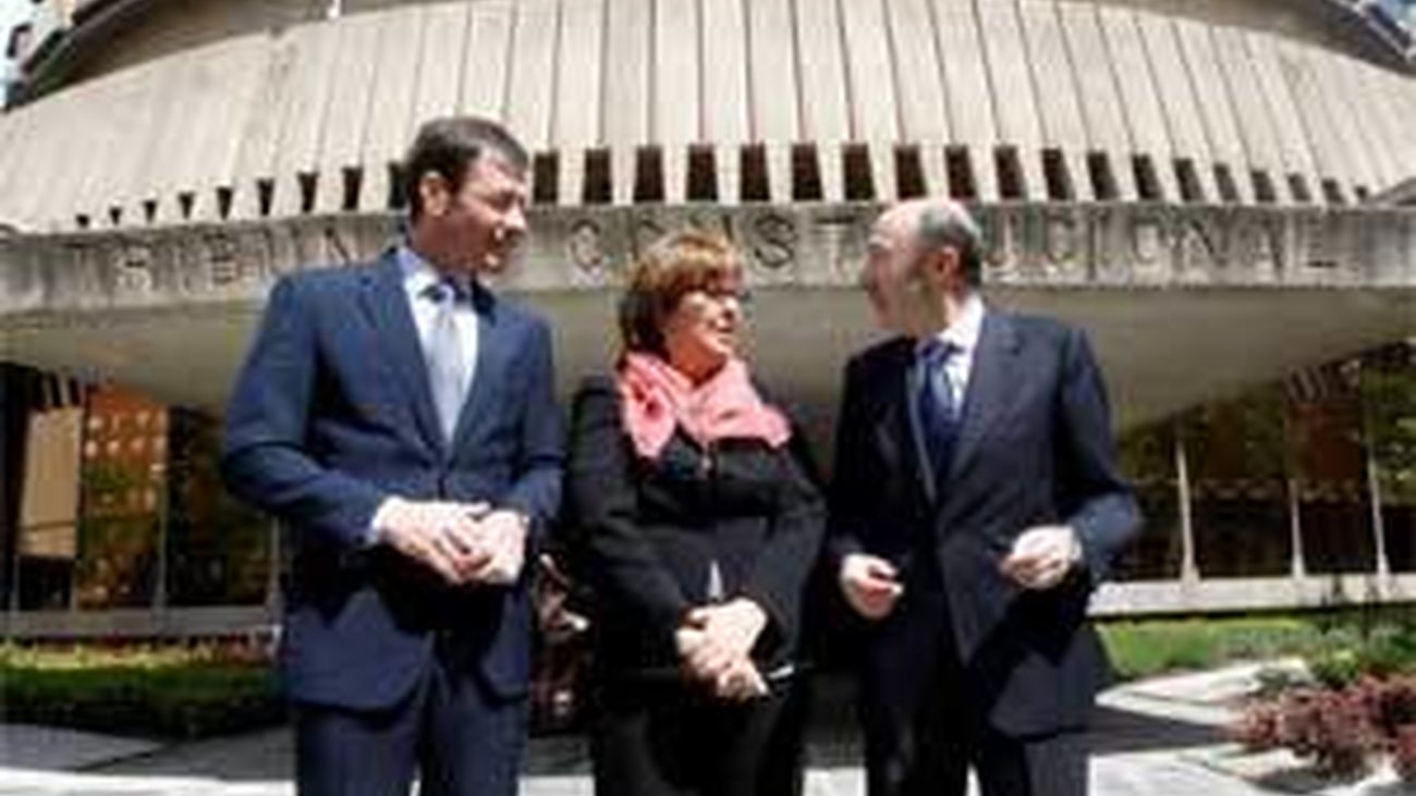 Rubalcaba y Gómez llevan al Constitucional la decisión de Echeverría de suspender a Menéndez