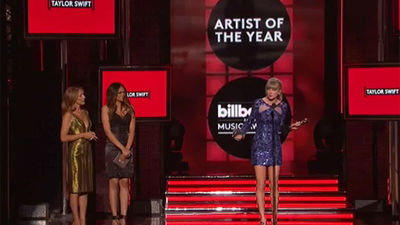 Taylor Swift reina en los premios Billboard