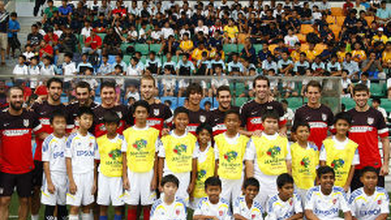 El Atlético expande su imagen en Singapur