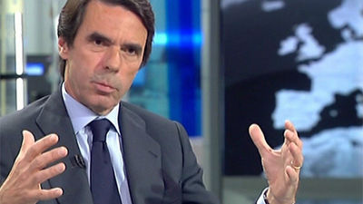 Aznar "reaparece" en medio de una gran expectación por si vuelve a criticar a Rajoy
