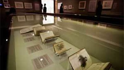 González inaugura la exposición 'Descubre Madrid' en el complejo El Águila