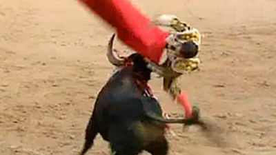 Fandiño, corneado en el muslo derecho en la Corrida de la Prensa