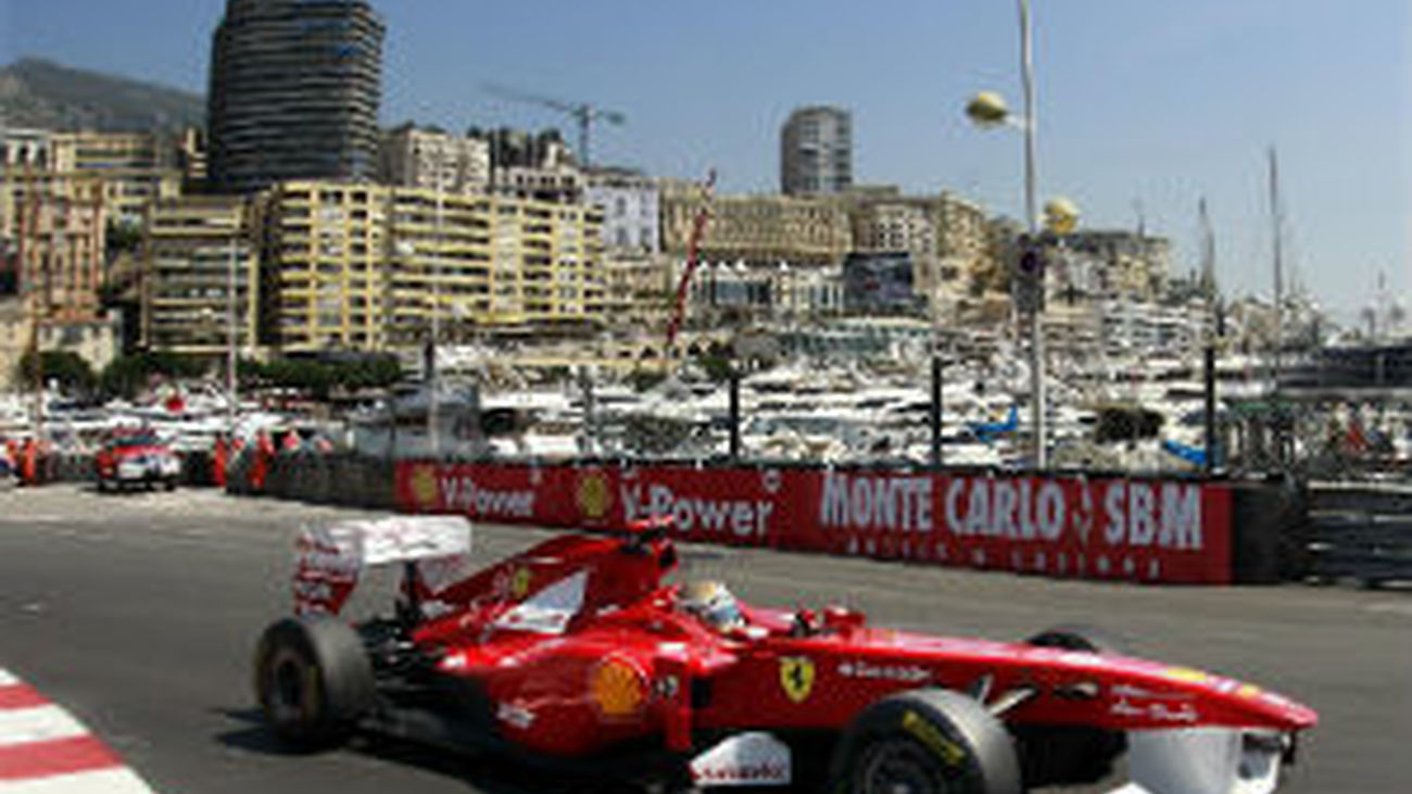 Alonso busca acercarse al liderato en el GP más glamuroso del calendario