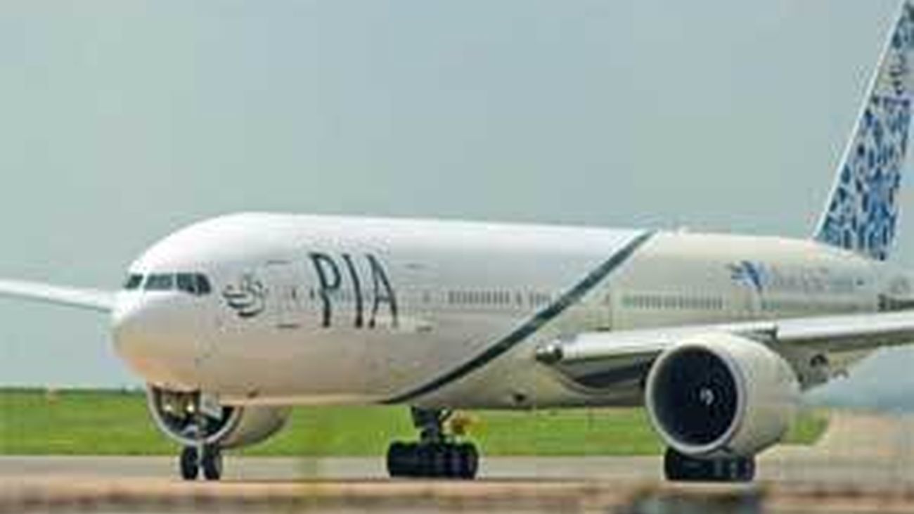 Dos detenidos tras el desvío de un avión paquistaní en el Reino Unido