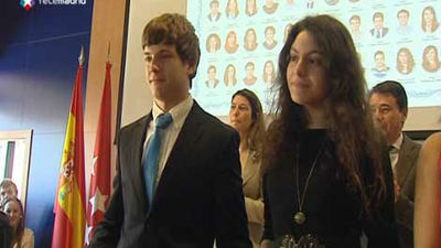 González asiste a la graduación de la 1ª promoción del Bachillerato de Excelencia