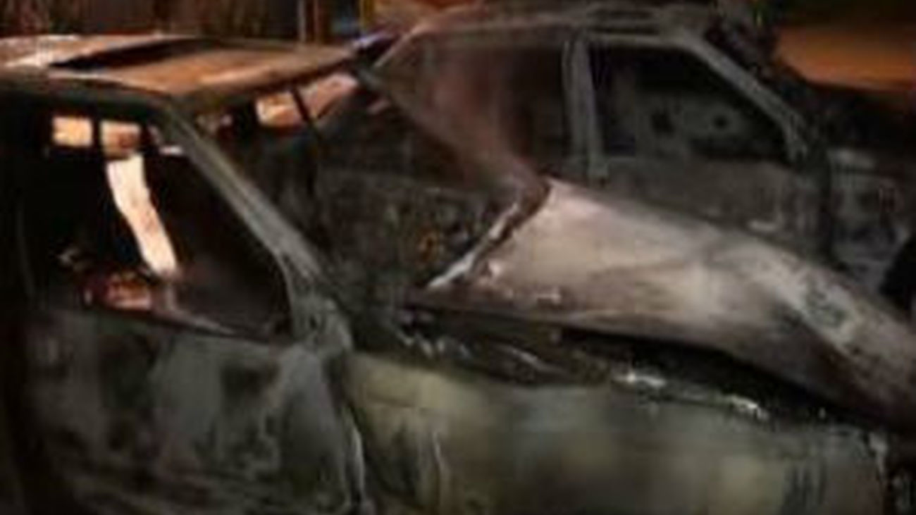 Coches quemados en los distrubios en Suecia