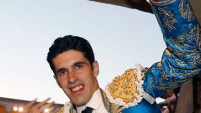 Talavante prende la feria con una Puerta Grande de ley