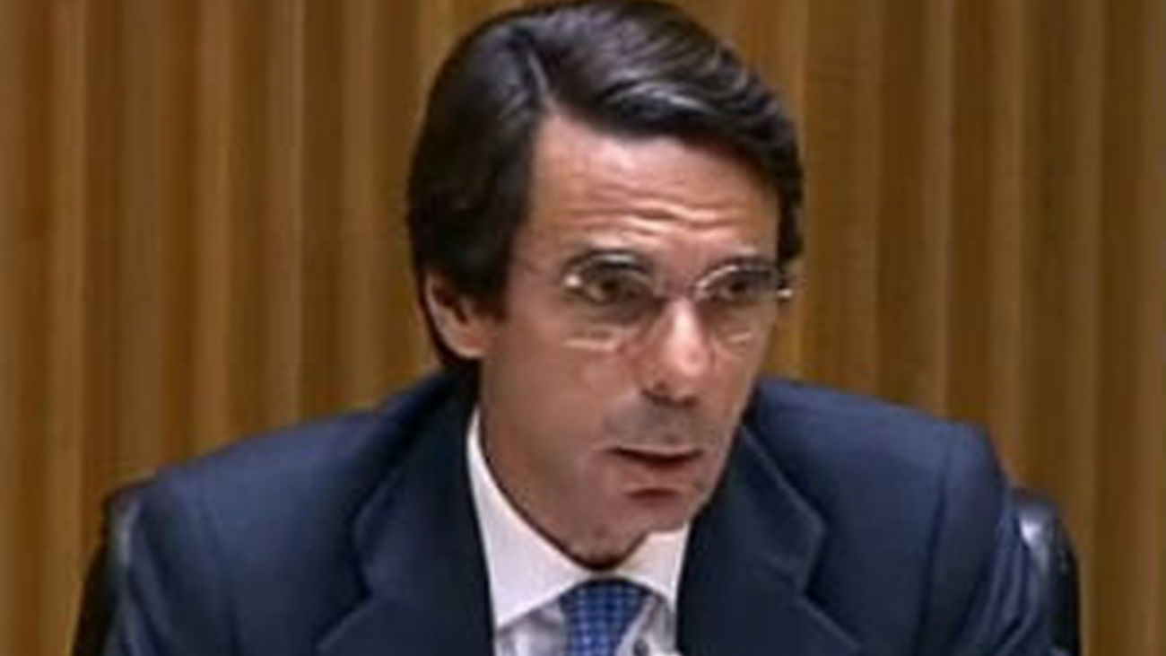 Aznar se lo apunta... Nadie del gobierno acudió a la presentación de su libro