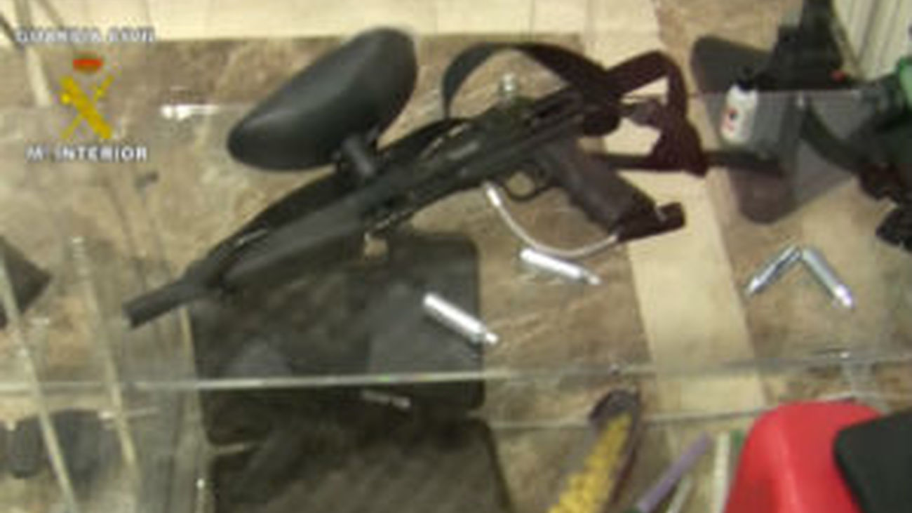 Desarticulada una red dedicada al contrabando de material de defensa