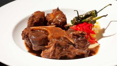 Hasta el rabo todo es toro