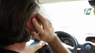 Las distracciones están presentes en uno de cada dos accidentes de tráfico mortales