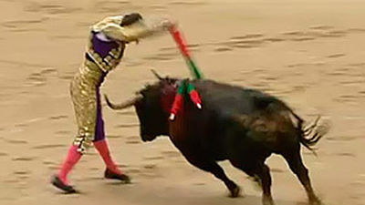 El Fandi puso algo de color a otra tarde gris en Las Ventas