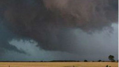 Al menos 9 muertos por tornados en Oklahoma, estado de emergencia en Missouri