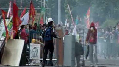 La policía desaloja a miles de manifestantes de la plaza Taksim en Estambul
