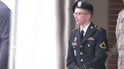 Bradley Manning, el informante de WikiLeaks, comparece ante una corte marcial