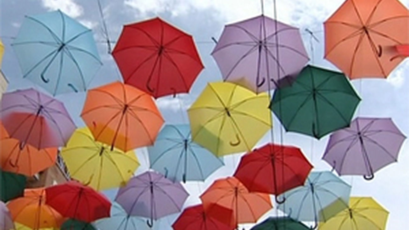 Getafe cubrirá la calle Madrid con 2.750 paraguas de colores