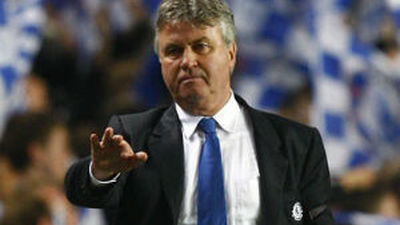 El PSG habla con Hiddink para sustituir a Ancelotti