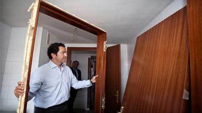 La Comunidad repara 100 viviendas sociales que entregará en junio a familias desahuciadas