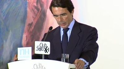 Aznar vuelve a pedir un nuevo sistema fiscal y estabilizar el Estado autonómico