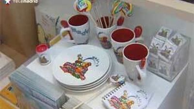El Ayuntamiento de Madrid estrena tienda de souvenir y "club de amigos" en Cibeles