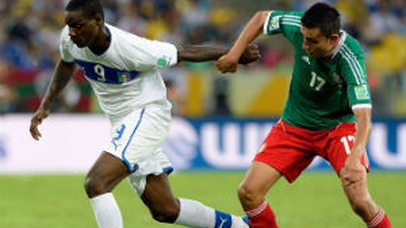 1-2. Pirlo y Balotelli alegran a Italia ante México